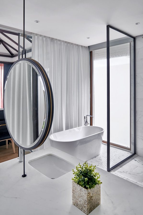 Khem Beach Resort — bathroom with freestanding tub